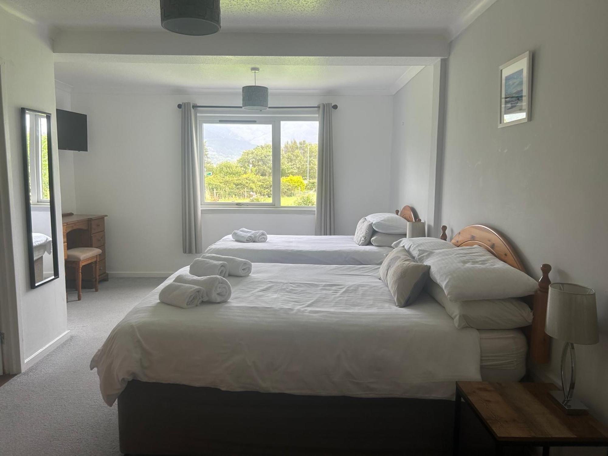 Lyn Leven Cottages Баллачулиш Экстерьер фото